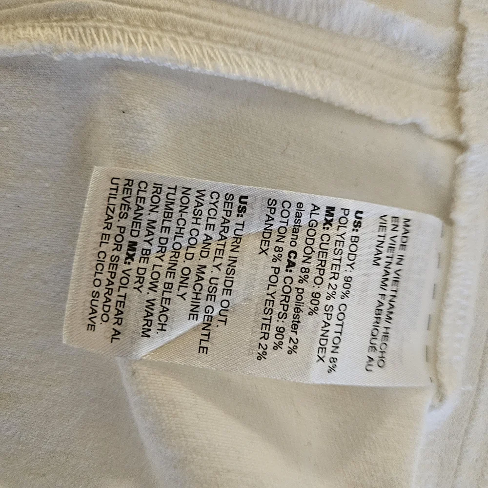 Stylish White Buttoned Top - Picture 6 of 12